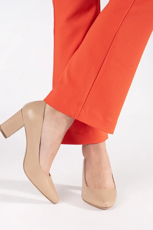 Sapatos altos em areia