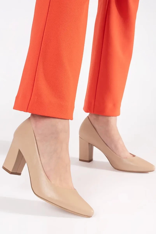 Sapatos altos em areia