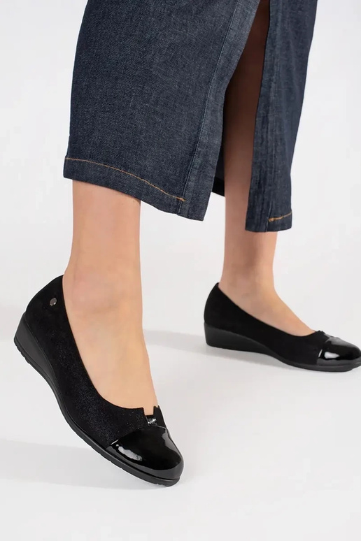 Sapatos baixos pretos com bicos...