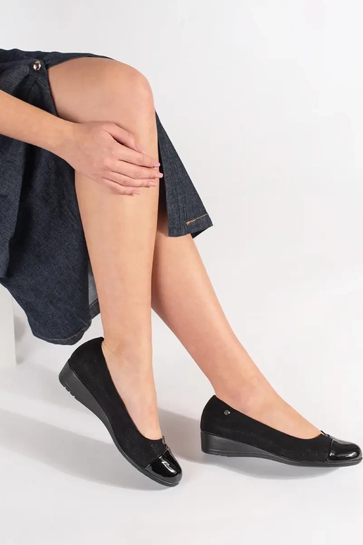 Sapatos baixos pretos com bicos...