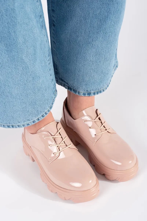 Sapatos baixos com efeito envernizado... Sapatos baixos com efeito envernizado...