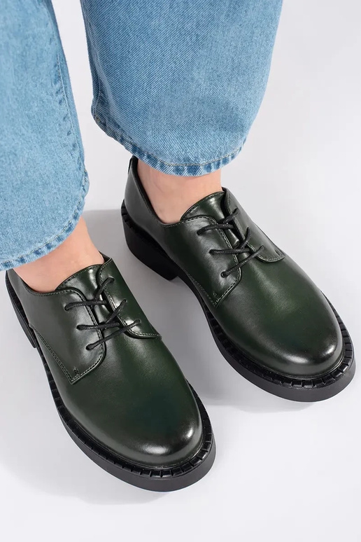 Sapatos baixos verdes com salto baixo... Sapatos baixos verdes com salto baixo...