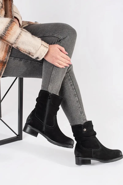 Botas Pretas com Cano Dobrada de...