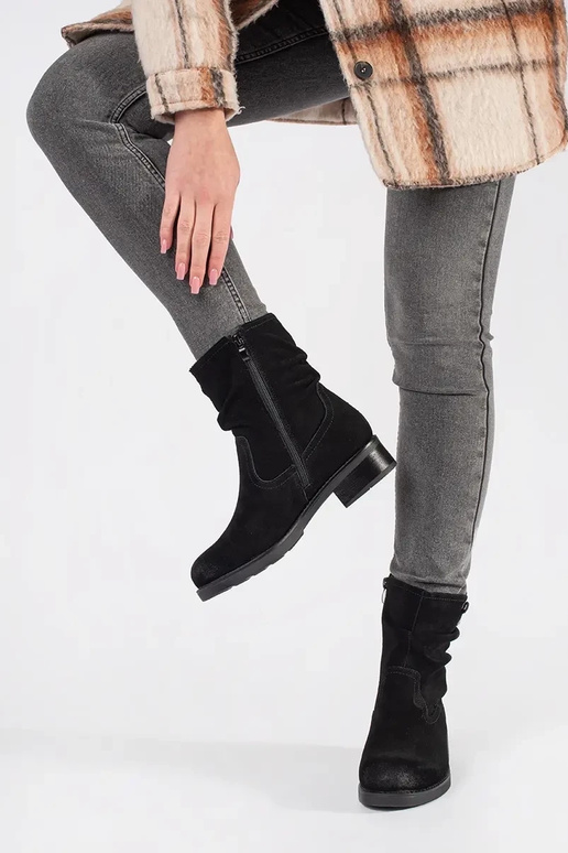 Botas Pretas com Cano Dobrada de...