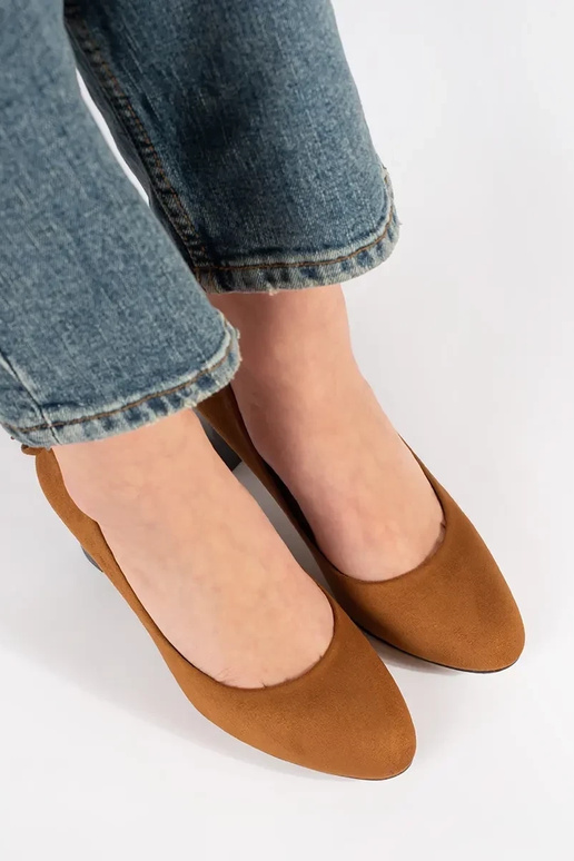 Sapatos de salto em camurça vermelha Sapatos de salto em camurça vermelha