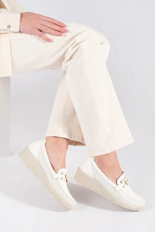 Sapatos baixos brancos com plataforma... Sapatos baixos brancos com plataforma...