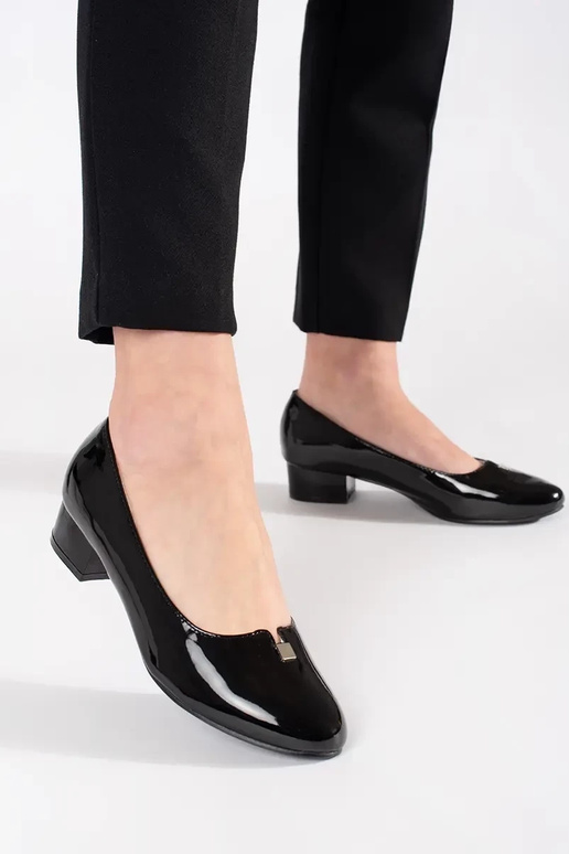 Sapatos altos pretos com efeito...