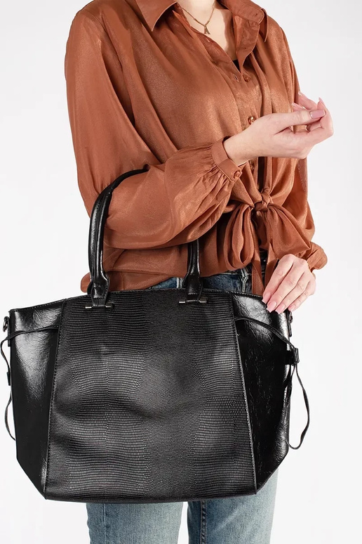 Bolsa grande preta com alça adicional