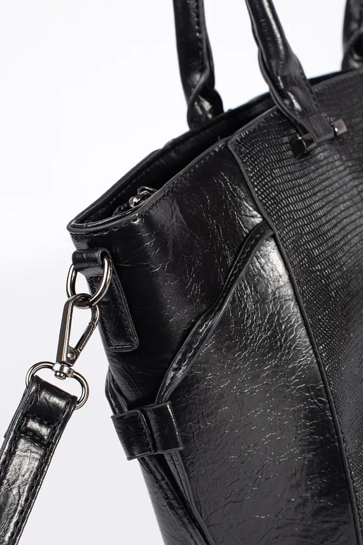 Bolsa grande preta com alça adicional