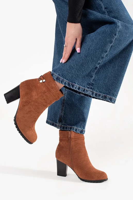 Botas marrons de camurça