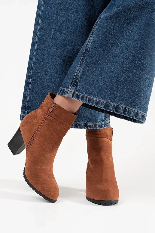 Botas marrons de camurça