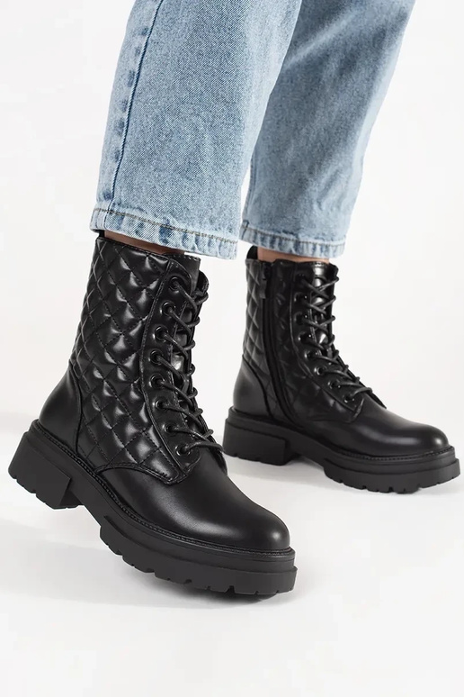 Botas pretas acolchoadas com plataforma