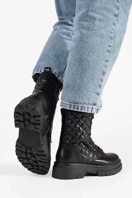 Botas pretas acolchoadas com plataforma
