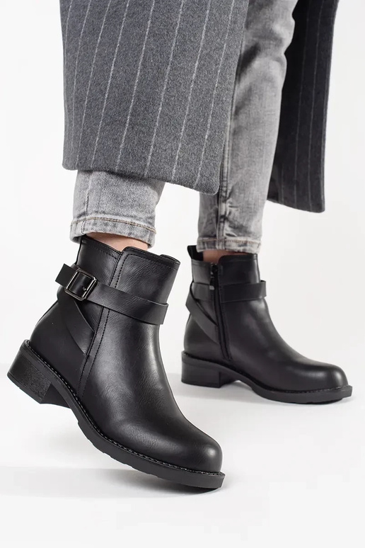 Sapatos pretos de salto baixo com...