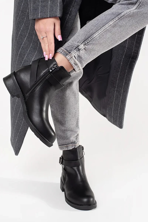 Sapatos pretos de salto baixo com...