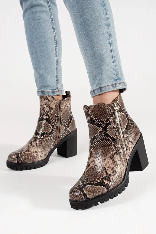 Sapatos com salto e estampa de leopardo