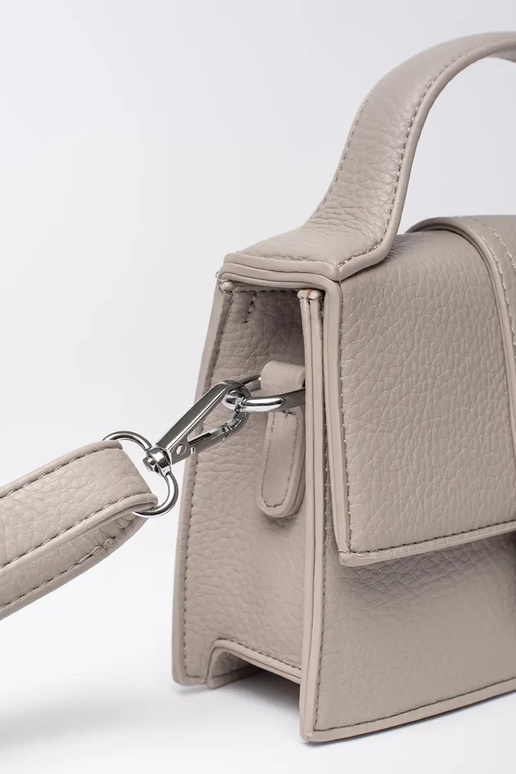 Bolsa pequena cinza com alça