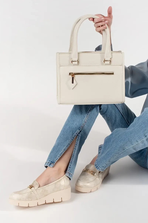 Bolsa na cor areia clara com zíper