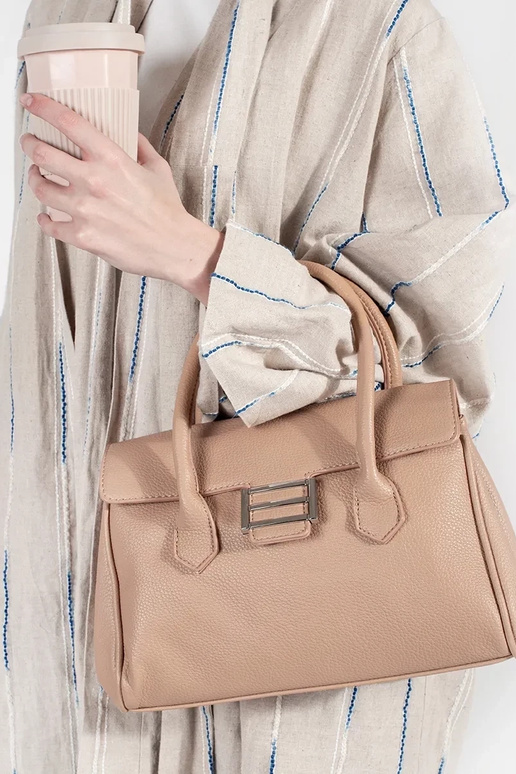 Bolsa feminina na cor areia com alças