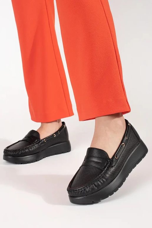 Mocassins femininos cor preta estilosos Mocassins femininos cor preta estilosos