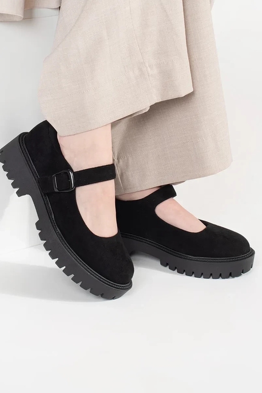 Sapatos de camurça pretos com plataforma