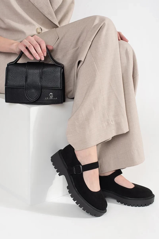 Sapatos de camurça pretos com plataforma