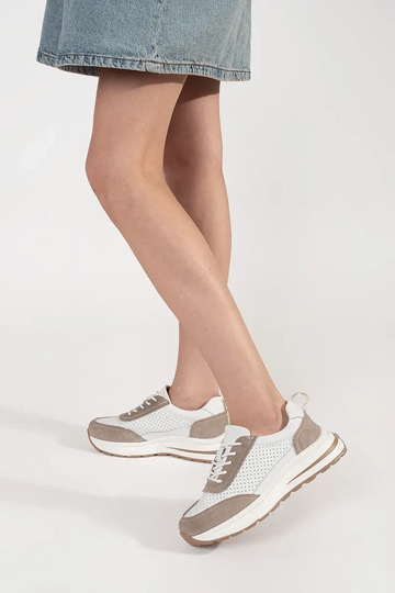 Tênis de couro perfurado... 2