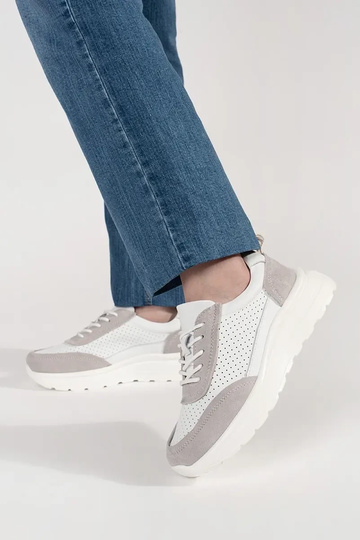 Tênis de couro perfurado... 2