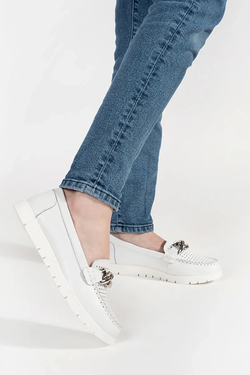 Mocassins brancos de couro com... Mocassins brancos de couro com...