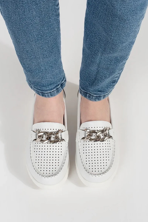 Mocassins brancos de couro com... Mocassins brancos de couro com...