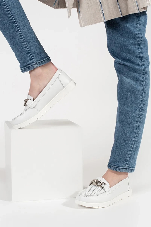 Mocassins brancos de couro com... Mocassins brancos de couro com...