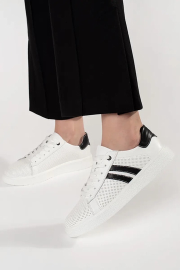 Tênis esportivos na cor... 2