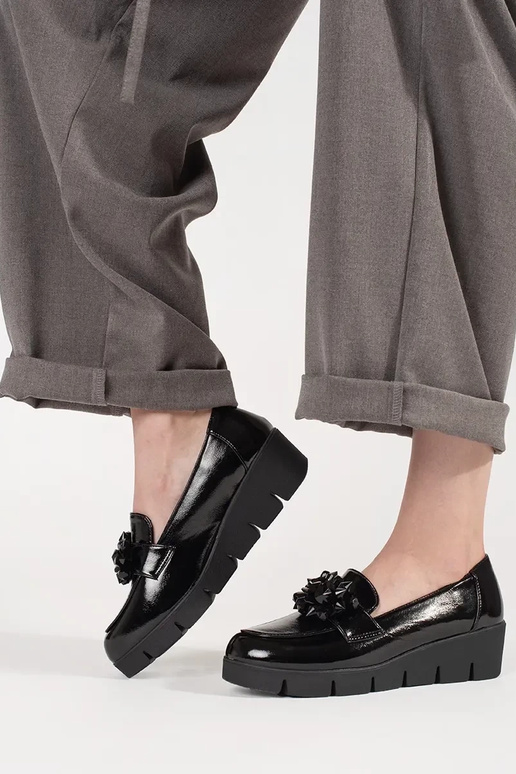 Mocassins cor preta em salto com...