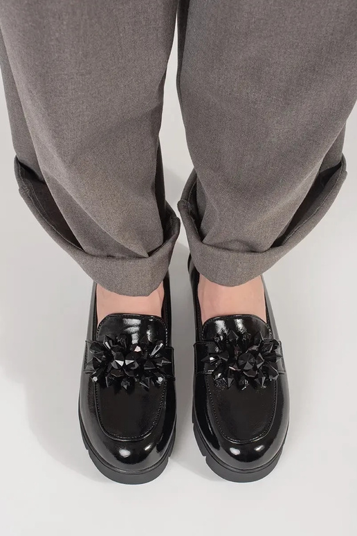 Mocassins cor preta em salto com...