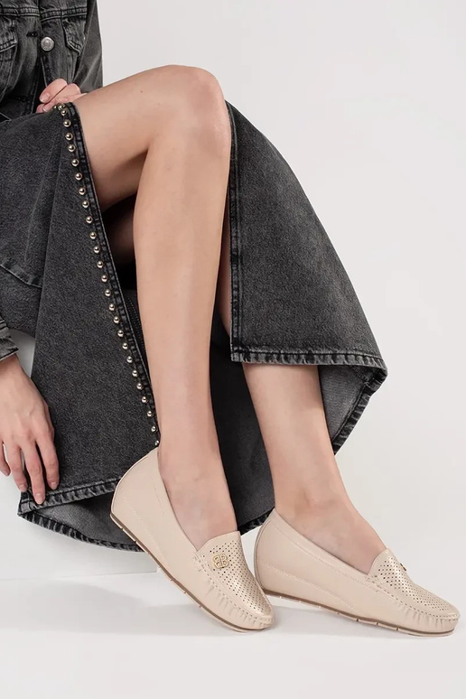 Sapatos femininos cor areia com salto...