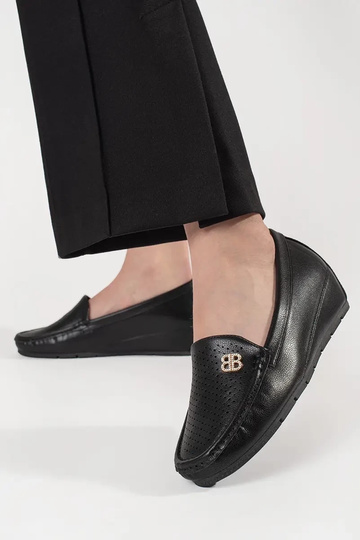 Sapatos femininos cor preta... 2