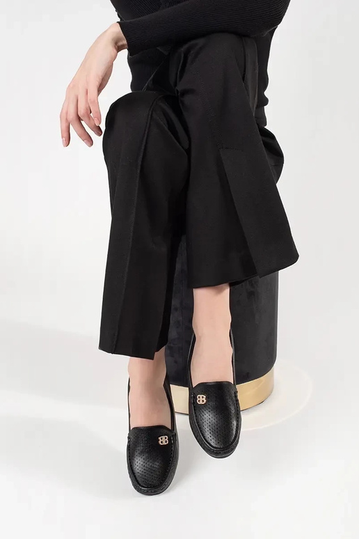 Sapatos femininos cor preta com salto...