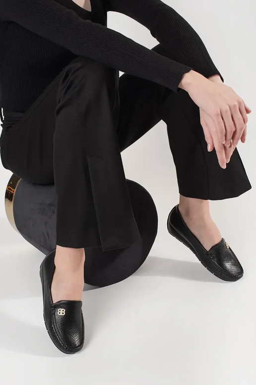 Sapatos femininos cor preta com salto...