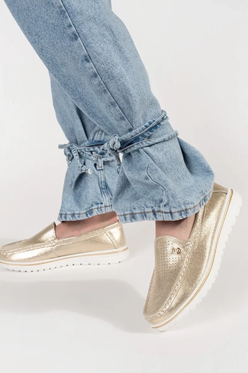 Mocassins dourados de couro... 2