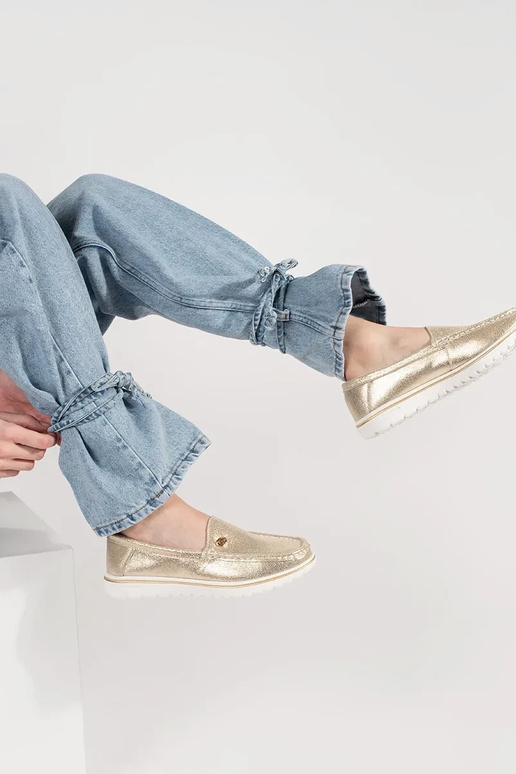 Mocassins dourados de couro natural Mocassins dourados de couro natural