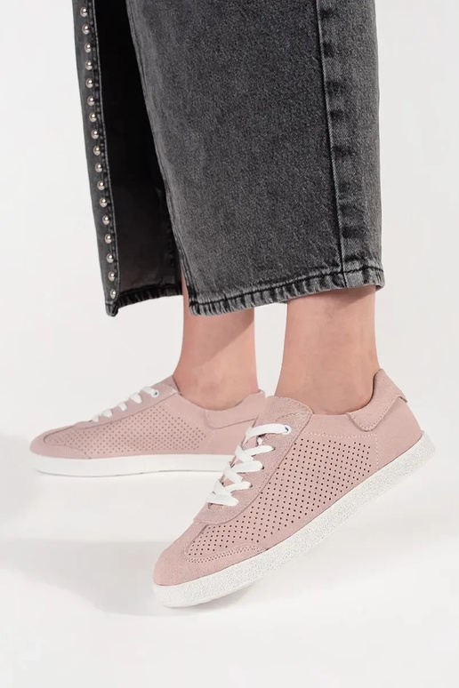 Sapatos vazados de couro natural na... Sapatos vazados de couro natural na...