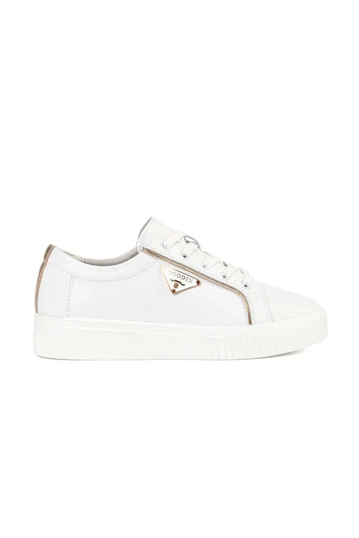 Tênis modelo Sneakers em branco Tênis modelo Sneakers em branco