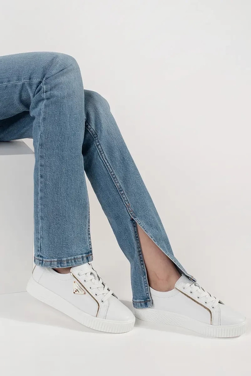 Tênis modelo Sneakers em branco Tênis modelo Sneakers em branco