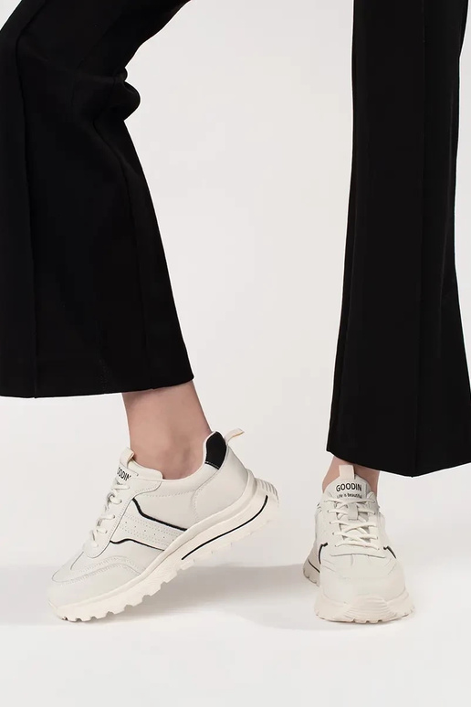 Tênis esportivos de couro com sola... Tênis esportivos de couro com sola...