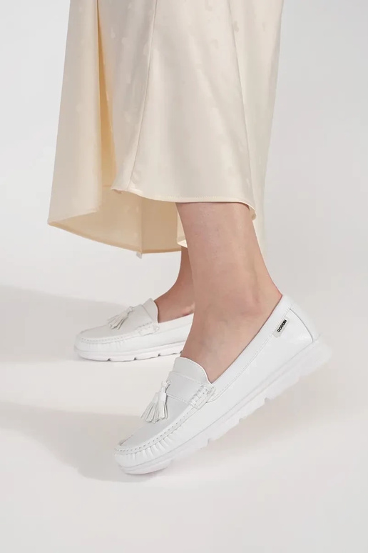 Mocassins brancos com franjas em...