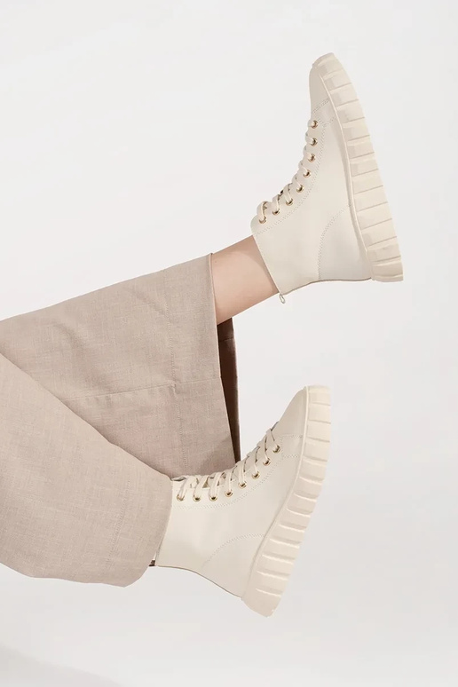 Botas altas femininas cor areia clara...