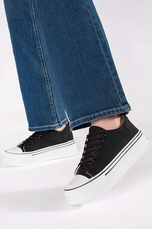 Tênis femininos pretos de modelo...