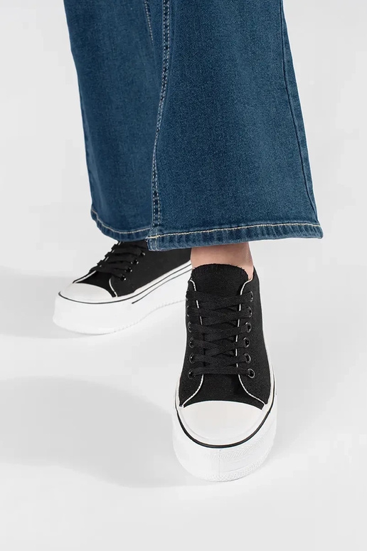 Tênis femininos pretos de modelo...