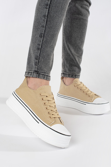 Tênis esportivos na cor... 2