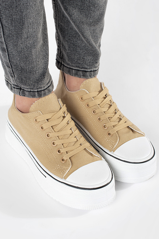 Tênis esportivos na cor areia com...